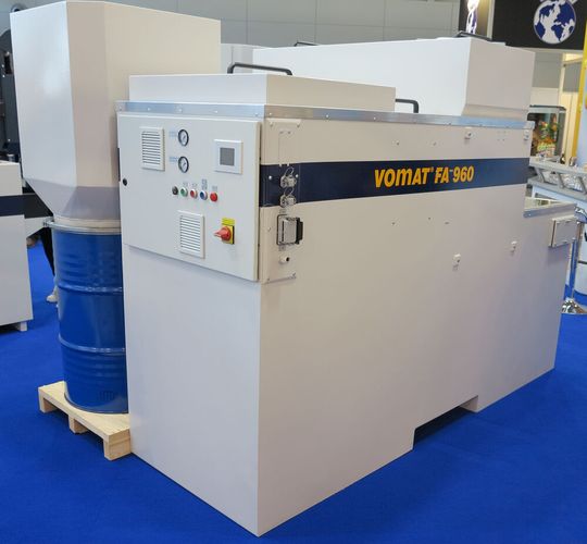 Especially in grinding, it is crucial that the coolant (KSS) used can always be returned to the process cleanly and at a constant temperature. This is ensured, for example, by the cooling systems of Vomat's FA series ...(Image: Vomat)