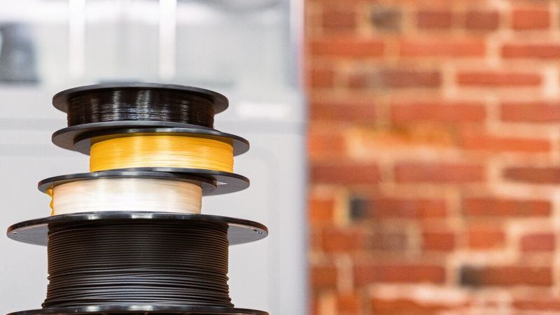 Markforged bietet Endlosfasern in Karbon, Glasfasern und Kevlar an. (© Markforged)