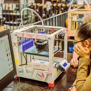 Lernen für die Zukunft: Im Fab-Lab der Hochschule Luzern befassen sich die Studierenden und angehenden Ingenieure in Theorie und Praxis mit dem 3D-Druck  