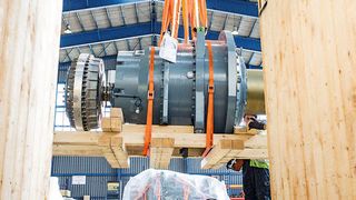 Transportkisten und Paletten aus Holz werden gerade bei größeren Teilen und ganzen Anlagen genutzt. (HPE)