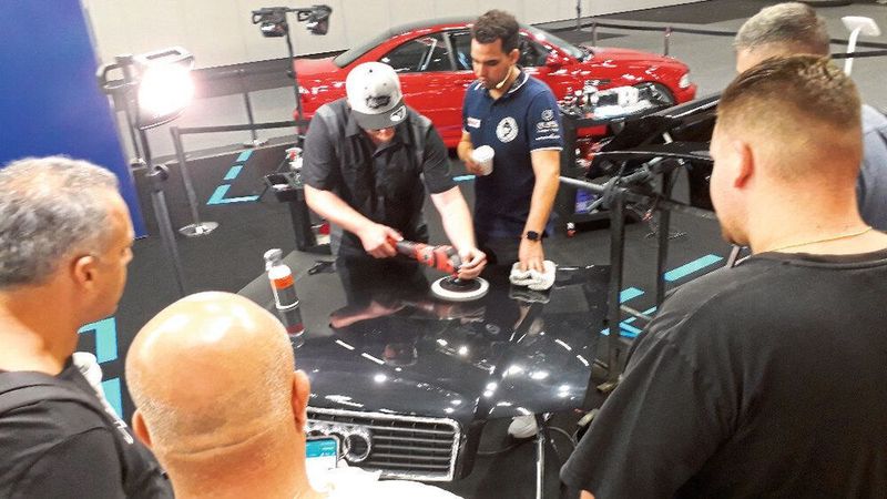 Mal Lust, selbst Hand anzulegen? In Hallte 12 haben Interessierte die Möglichkeit, am Stand des Germany Chapter der International Detailing Association Kratzern und Co. an den Kragen zu gehen. (Bild: Dominsky – »kfz-betrieb«)