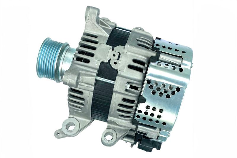 ... von Borg Automotive das Remanufacturing von riemengetriebenen 48-Volt-Starter-Generatoren. Gelobt wurde hier das komplette Wiederaufbereitungsverfahren für riemengetriebene 48-V-Starter-Generatoren (BSG), die vor allem in Hybrid-Pkw eingesetzt werden. Basierend auf einem gründlichen Reverse-Engineering umfasst dieser Prozess alle Schritte von der Diagnose über die Reinigung und Aufbereitung bis hin zur Prüfung. (Bild: Borg Automotive)