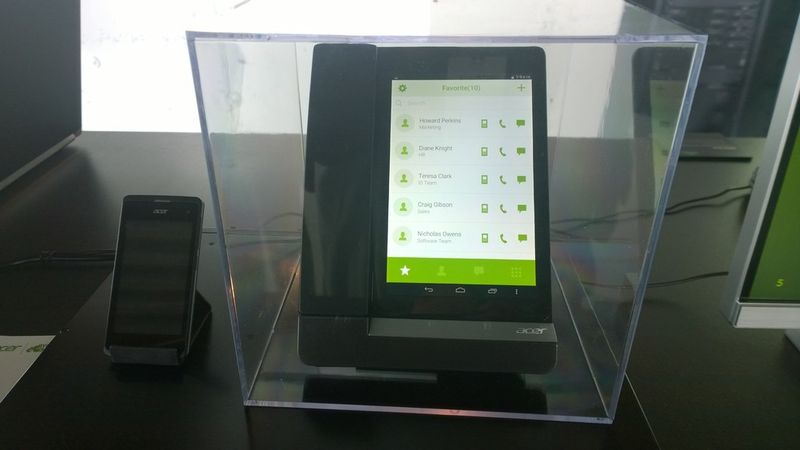 Noch hinter Glas: Das abTouchphone von Acer wird das erste Endgerät für die IP-Telefonie-Lösung abPBX Plus. Es kann auch für Videokonferenzen und Instant Massaging genutzt werden. (Bild: IT-Business)