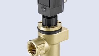 Der neue Ultraschall-Durchflusssensor Typ SY02CS verfügt über ein gutes Preis-/Leistungsverhältnis und eignet sich zum Einsatz in Temperierapplikationen. (Bild: Bürkert)