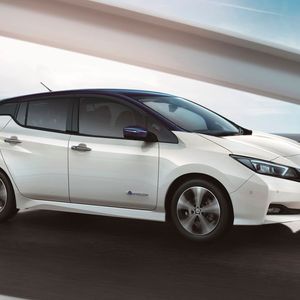 (Nissan)