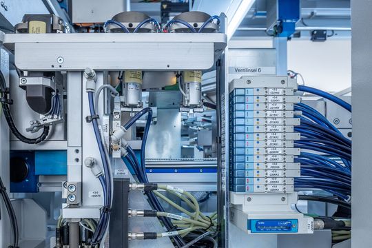 The SY series manifold valves from SMC provide the pneumatic heart of RoboInspect and provide the right pressure for every application with their modular design. The SY series manifold valves from SMC provide the pneumatic heart of RoboInspect and provide the right pressure for every application with their modular design.