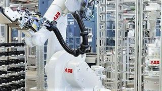Doch weniger! So wie auch Siemens unter den Lieferengpässen leidet, geht es auch ABB. Der Siemens-Wettbewerber aus der Schweiz informierte jetzt, dass er die bisherigen Umsatzprognosen nach unten korrigieren muss. (Bild: ABB)