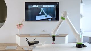 Mithilfe der Nvidia Omniverse Plattform entsteht ein exakt abgebildeter digitaler Zwilling, der Aufgaben wie das Greifen und Transportieren von Gegenständen virtuell simulieren kann. (Bild: NTT Data)