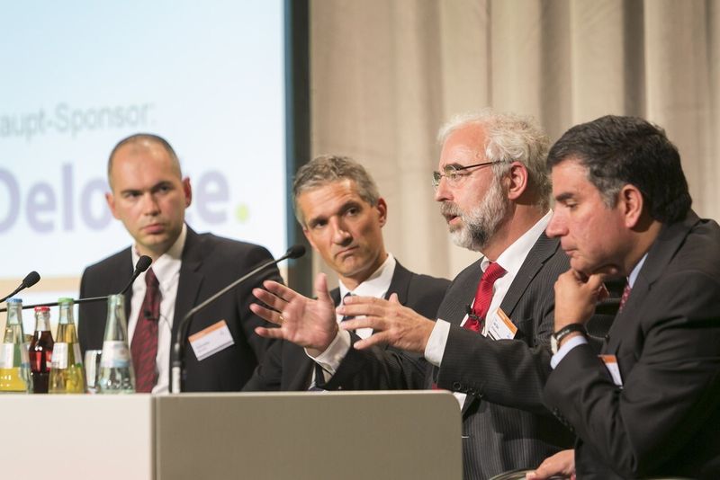 Pudium. (Bild: Euroforum Deutschland)