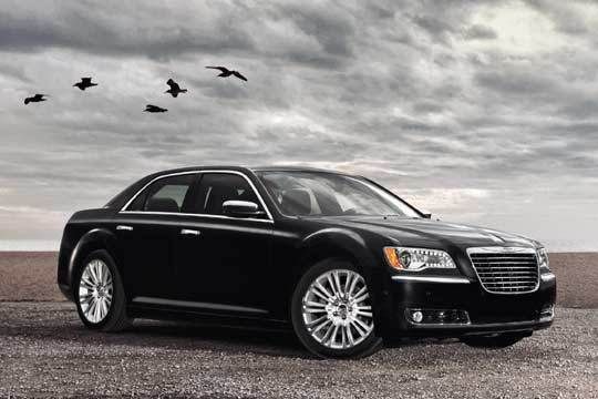 Der neue Chrysler 300 wirkt deutlich moderner als sein Vorgänger 300C aus dem Jahr 2004. (Archiv: Vogel Business Media)