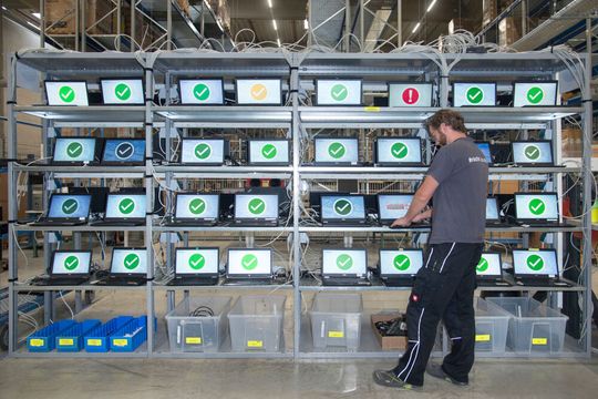 Zertifizierte Datenlöschung von gebrauchter IT-Ware, die zur Wiederverwendung aufbereitet wird.(Bild:  Ingram Micro)