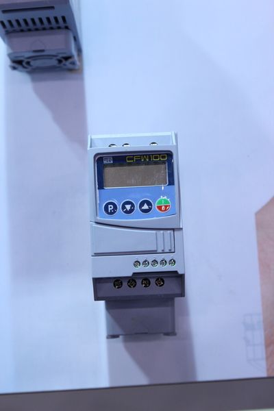 Mit dem Mini Drive CFW100 kam einer der kleinsten Frequenzumrichter der Welt auf der SPS IPC Drives 2013 groß raus. (Michel)