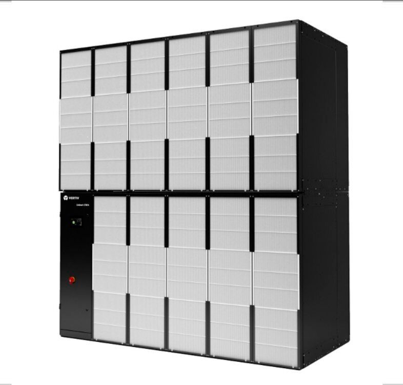 Die modulare Kühlwand „Liebert CWA“ von Vertiv versorgt einen ganzen Rechnerraum mit Kaltluft.