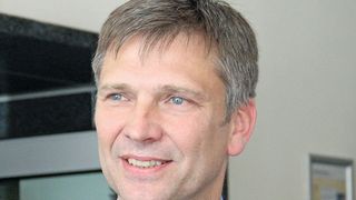 Georg Stawowy, Vorstand und CTO der Lapp Holding AG, Stuttgart, sagte auf einer Presseveranstaltung zum Thema Gleichstrom- statt Wechselstromnetz in Ilmenau: „Das überzeugendste Argument für einen Wechsel ist der Wirkungsgrad.“ (Reinhold Schäfer)