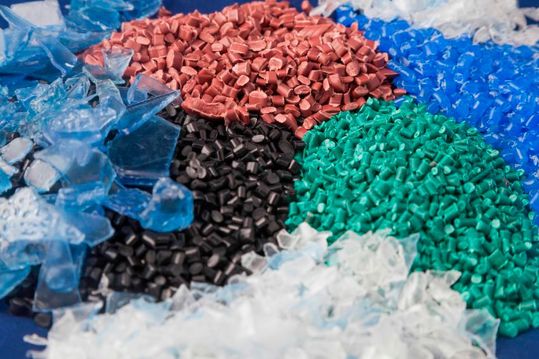 Up statt down! Wie kann man dabei helfen, dass Polyolefin-Rezyklate („PORez“) bei KMU stärker in der Produktion eingesetzt werden? Diese Frage beantworten jetzt Forscher vom Fraunhofer-LBF ...(Bild:  A. Errdogddu)