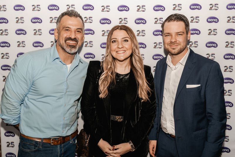 Hülya Schimanski (BenQ) mit Ünal Özcan und Maik Friedrich (beide Cyberport) (Bild: BenQ)