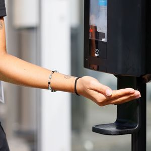 Für Besucher wie Aussteller galt vom 4. bis 13. September 2020 die volle Aufmerksamkeit der Hygiene.(Bild: Messe Düsseldorf)