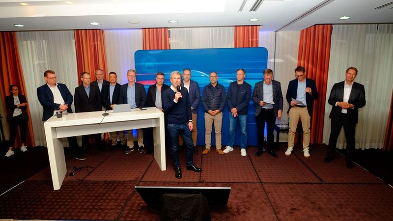 Die Mitglieder der Projektgruppe, die den Entwurf der Satzungsreform erarbeiteten, kommen aus den Landes- und Fabrikatsverbänden. (Bild: Holger Zietz)