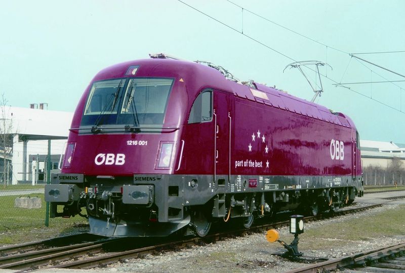 2 Für den grenzüberschreitenden Betrieb: Siemens-Universallokomotive für die Österreichische Bundesbahn. (Archiv: Vogel Business Media)