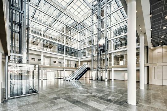 (Das Produktportfolio von TK Elevator umfasst neben Aufzügen auch Fahrtreppen sowie Treppen- und Plattformlifte. (Bild: TK Elevator))