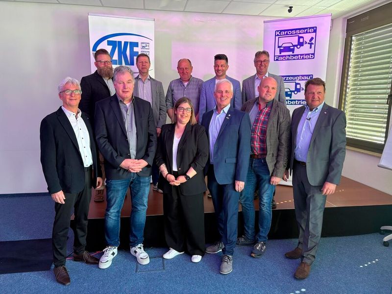 Der gesamte Vorstand des ZKF mit dem prominenten Neuzugang und BFL-Präsidenten Steven Didssun (hintere Reihe ganz links). (Bild: Otto - VCG)