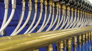 Auch vermeintlich harmlose Flüssigkeiten können in geschlossenen Kühlwasserkreisläufen zu Korrosionsschäden führen - das richtige Material schafft Abhilfe. (IDEAL-Werk, Lippstadt)