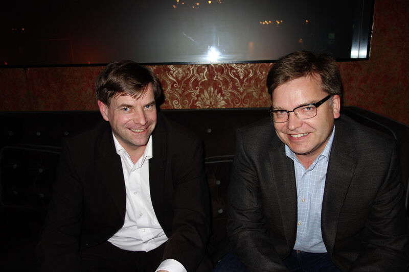 (l.) Matthias Krippendorf und Volker Meschonat, Infoblox, sind auf das Live Hacking gespannt. (Bild: IT-BUSINESS)