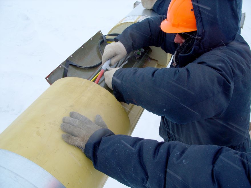 Elektrische_Begleitheizungsl_sungen_Electrical_trace_heating_solutions ()