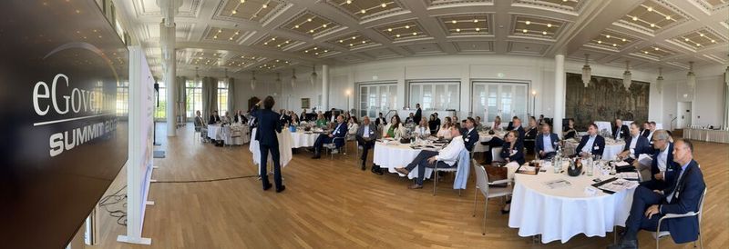 Der erste Themenblock widmete sich dann dem Thema „Beyond OZG – Online.Zugang.Gesetz(t)?“  (©Vogel IT-Akademie)