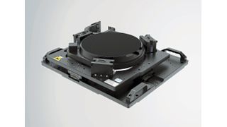 Hochgenau positionieren: Die sechsachsigen Positioniersysteme von Steinmeyer eignen sich zum Bearbeiten und zur Inspektion in der Halbleiter- und der Optikindustrie.  (Bild: Steinmeyer)