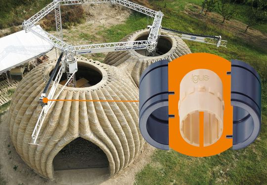Dieses nach einem Bienenkorb aussehnde Gebilde ist ein Haus aus Lehm. Das Besondere ist, dass es von einem Groß-3D-Drucker aus Italien hergestellt wurde. Damit der Drucker von Wasp auch lange läuft, gleiten seine beweglichen Teile auf Igus-Polymer mit Trockenschmierung ...(Bild:  Igus)