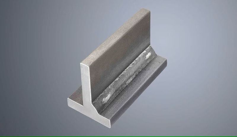 Aus 8 Millimeter dickem Baustahl ist dieses Beispiel für einen geschweißten T-Stoß, den die Truarc Weld 1000 gefertigt hat. (Bild: Trumpf)