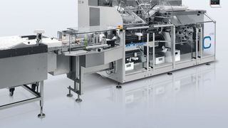 Das lineare Transportsystem eignet sich optimal für den Einsatz in der Pharmabranche. Es ist leicht einsehbar, gut zugänglich und mit seinen geschlossenen Oberflächen leicht zu reinigen. Auf der FachPack 2015 präsentierte Uhlmann das System erstmals in einem Kartonierer – und stieß damit auf großes Interesse bei den Messebesuchern (Biild:  Uhlmann Pac-Systeme GmbH & Co. KG)