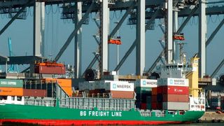 Der Wissenstand zum Thema Outsourcing von Logistik-Managementaufgaben an sogenannte Fourth-Party-Logistics (4PL)-Anbieter scheint bei den Verantwortlichen in der Chemieindustrie noch relativ niedrig zu sein. (gemeinfrei)