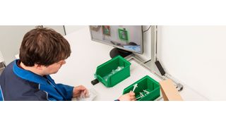 Das teilautomatisierte Montageassistenzsystem Monsiko stellen die Forscher des Fraunhofer-IPA an ihrem Stand auf der Hannover-Messe 2019 vor. (Fraunhofer-IPA)