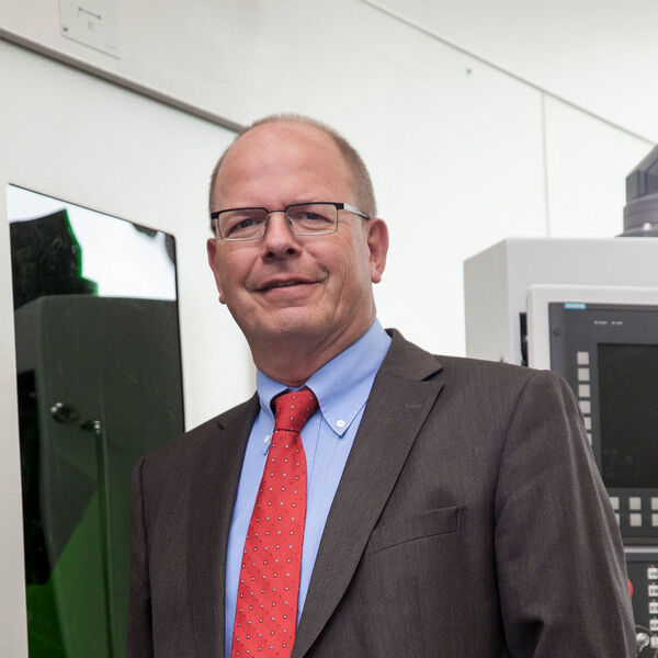 Dr. Andreas Mootz, Geschäftsführer EMAG Lasertec: „Unser Verfahren eröffnet große Möglichkeiten für den Leichtbau und sorgt für sinkende Bauteilkosten.“ (EMAG)