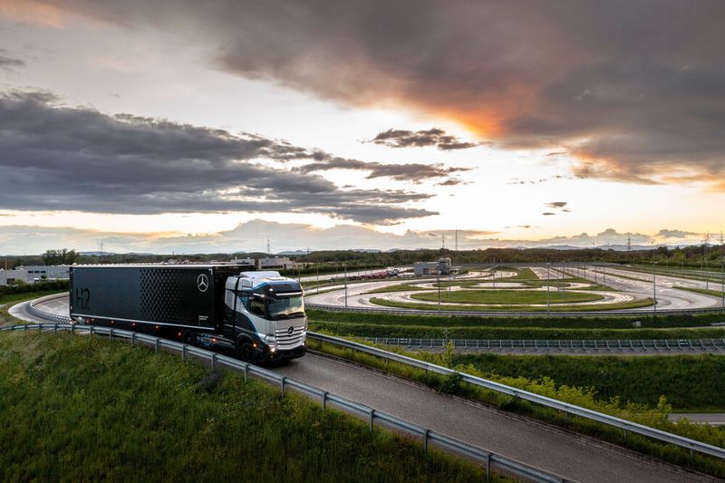 Ab dem Jahr 2023 soll es erste Kundenmodelle geben, die Serienproduktion soll 2027 beginnen. (Bild: Daimler Truck)