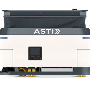 Mit Aufbauten wie hier einer Hebebühne lassen sich FTF für verschiedene Aufgaben konfigurieren.(Bild:  Asti)