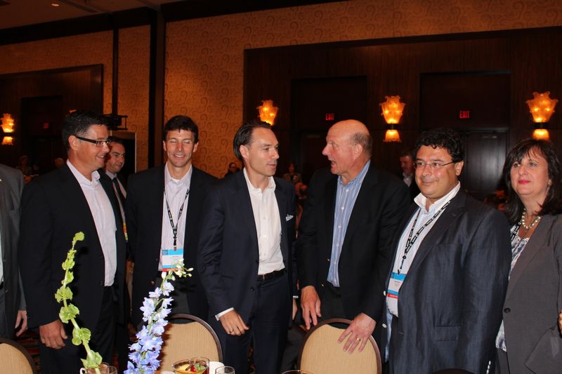 Microsoft-Chef Steve Ballmer empfing die Partner, die einen der zahlreichen Awards gewonnen hatten, zu einem festlichen Essen. (Bild: Andrew Smith, Avanade)