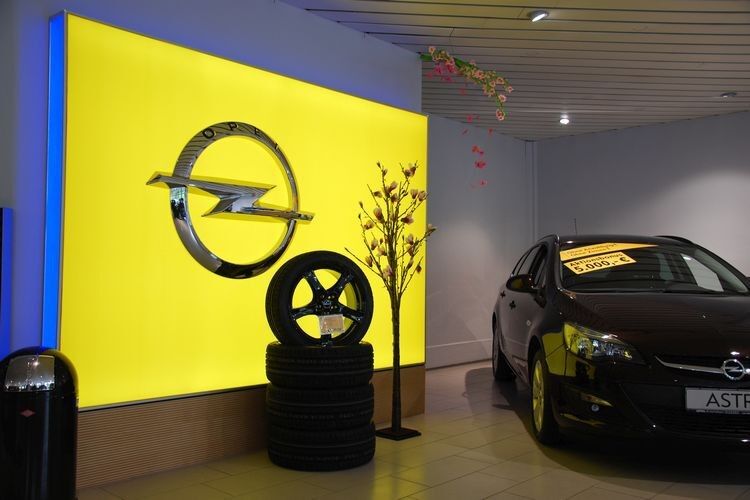 Edle Präsentation trotz der Enge. (Foto: Holz)