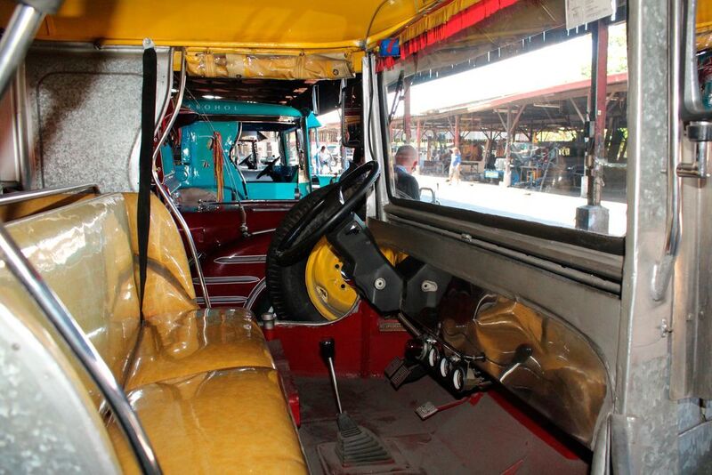 Ein Blick in das spartanische „Cockpit“ eines Jeepney. (Foto: Gregg Manalo)