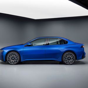 Zum Start kommt der i3 als Limousine, ein Touring soll folgen.(Bild:  BMW)