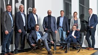 Von links oben nach rechts unten: Horst Sälzle (Head of Engineering & Services), Jürgen Hoffmann (Head of Sales Force), Markus Liebhardt (Head of Finance Management), Florian Beer (General Manager), Gerald Prinzing (Head of Internal Sales & KAM), Tanja Fröhlich (Head of Human Resources), Matthias Volz (Head of Product Management), Jürgen Steiner (Head of Operations Site Velbert), Isa Güzel (Head of Supply Chain Management). (Bild: KVT-Fastening)