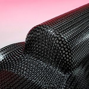 Carbonfasergestricke ermöglichen die Verarbeitung textiler Strukturen im Tiefziehverfahren aufgrund der Fadenreserve in den Maschen.