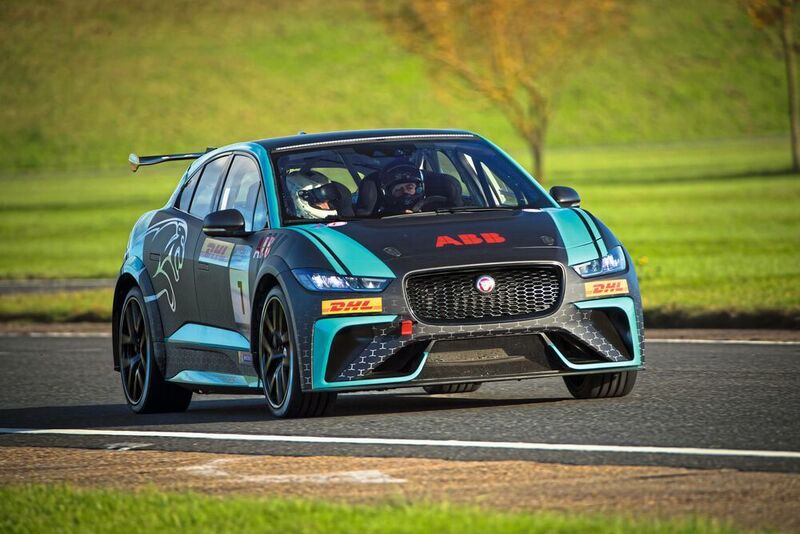 Auf der Geraden macht sich das hohe Gewicht des Jaguar I-Pace E-Trophy bemerkbar: Die Beschleunigung ist deutlich langsamer als bei Rennwagen mit Verbrenner. (Jaguar)