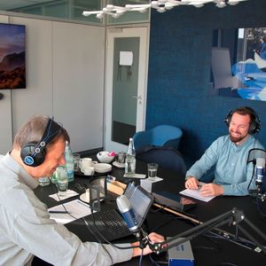 Um die CO2-Wende zu schaffen, müssen zahlreiche Maßnahmen durchgeführt und verschiedene technologische Ansätze kombiniert werden. Endress+Hauser bietet hierfür ein breites Spektrum an Messgeräten und Lösungen an und kann aus einem reichen Erfahrungsschatz schöpfen, wie Frederik Effenberger zeigt.(Bild:  Ernhofer/Podcast)