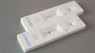 Ab Mittwoch dürfen ungeimpfte Arbeitnehmer nur mit einem offiziellen Negativtest zur Arbeit kommen oder müssen sich im Betrieb unter Aufsicht selbst testen. Ein zu Hause durchgeführter Selbsttest reicht nicht aus.   (Bild: gemeinfrei)