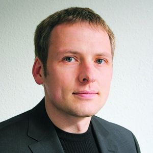 Marc-Aurel Reif ist Serviceleiter bei der Siemens Enterprise Communications in Stuttgart. Prof. Roland Kiefer lehrt an der Hochschule der Medien in Stuttgart. Weitere Informationen liefert ihr Buch „VoIP-Projekte in Lokalen Netzen“.