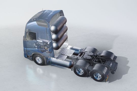 Betankt mit grünem Wasserstoffunnd HVO als Zündkraftstoff gelten die Trucks als Null-Emissions-Fahrzeuge.(Bild:  Volvo Trucks)