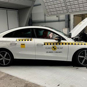 Das Stufenheckmodell des CLA sicherte sich neben dem Gesamtsieg zugleich den Spitzenplatz bei den kleinen Familienautos. (Bild: Euro NCAP)